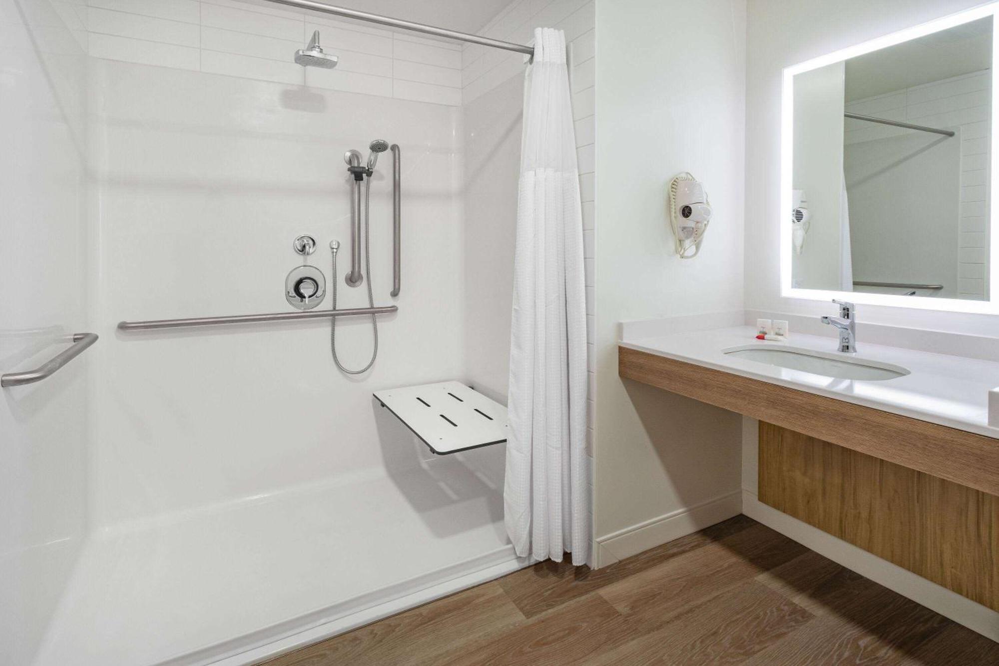 Hotel Microtel & By Wyndham