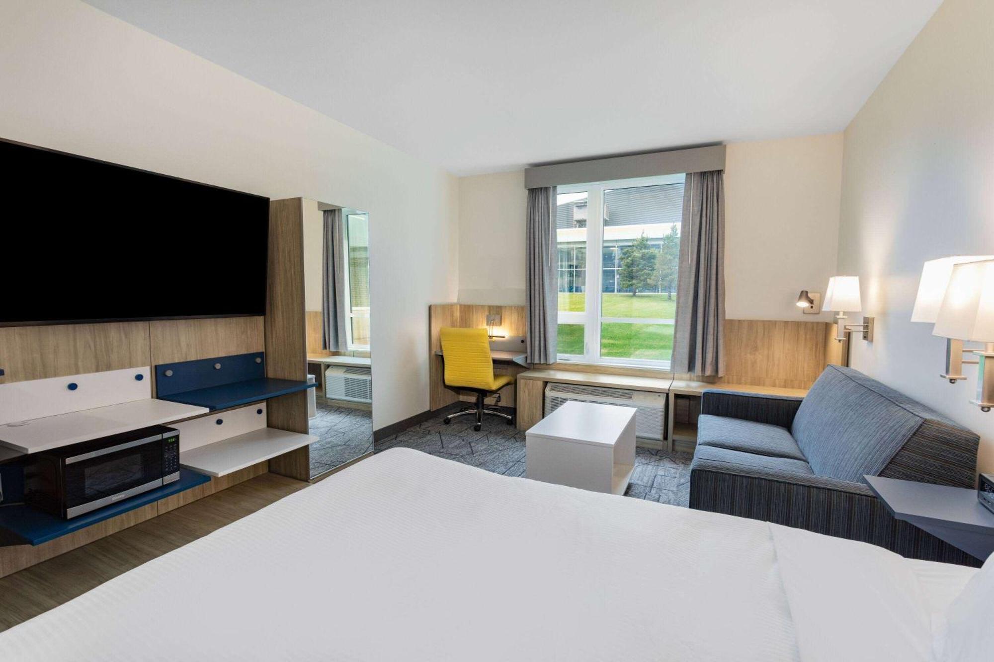 Microtel & By Wyndham Hotel *