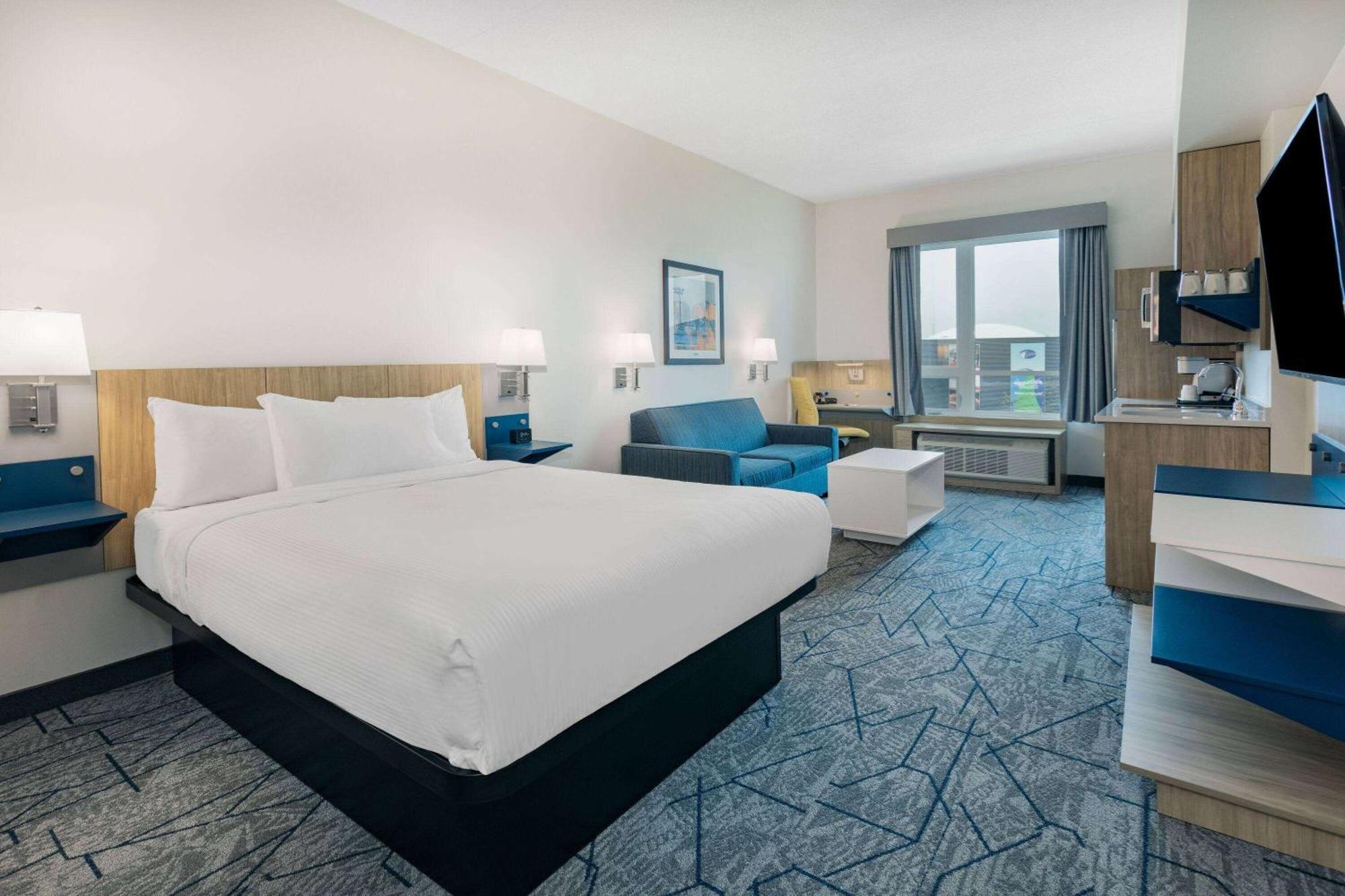 Microtel & By Wyndham Hotel
